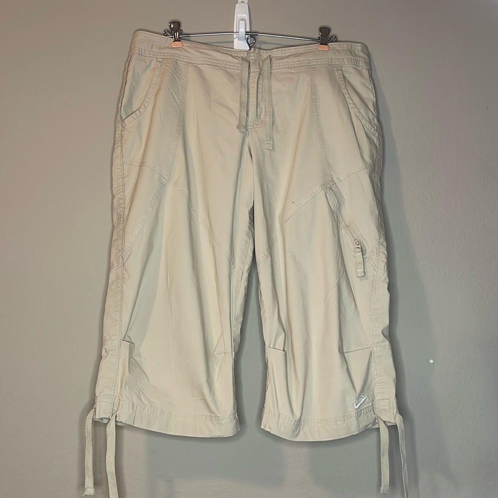NIKE Activewear Capri Pants Size L (12/16)